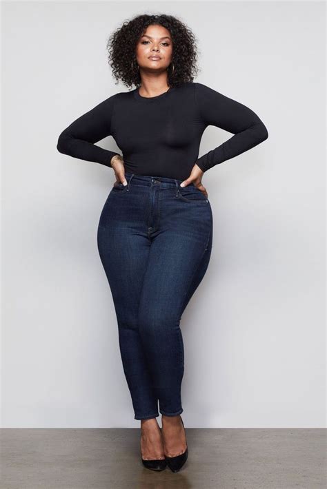 plus size poses for pictures|plus size hidden stomach poses.